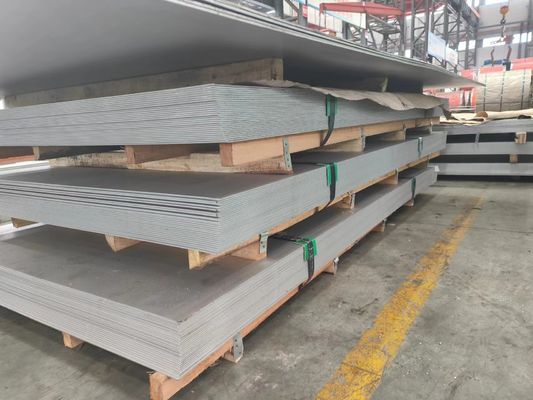 ATSM solides solubles 304 2b finissent des plaques de métal d'acier inoxydable avec des techniques perforées ondulées