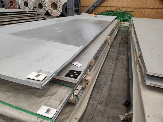 ATSM solides solubles 304 2b finissent des plaques de métal d'acier inoxydable avec des techniques perforées ondulées
